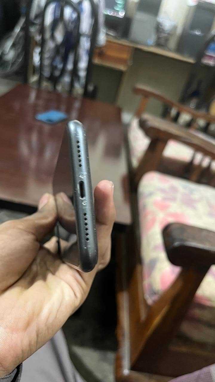 Apple iPhone 11 7