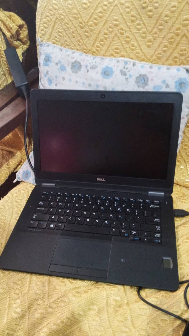 Dell latitude E7270 0