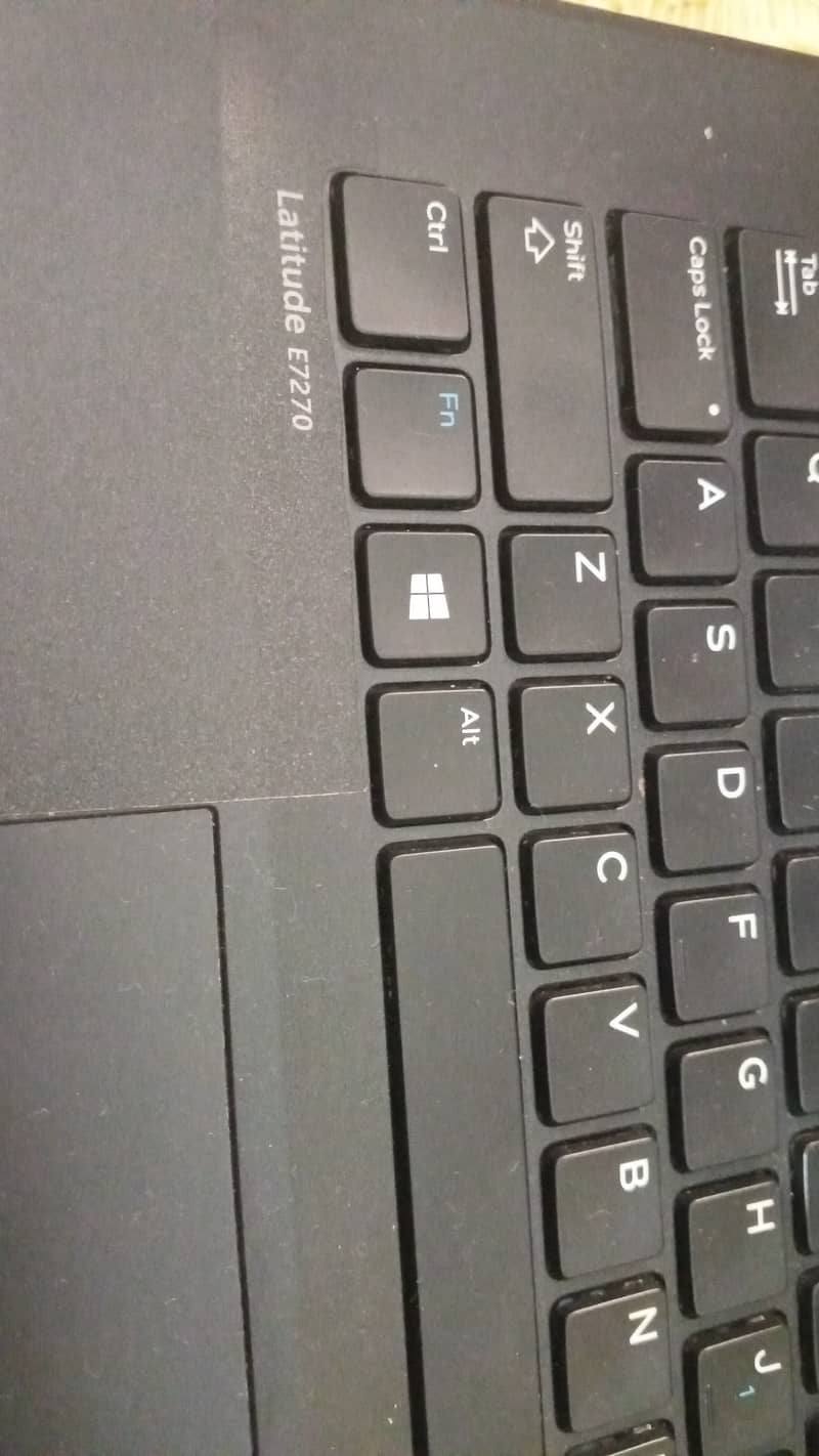 Dell latitude E7270 1