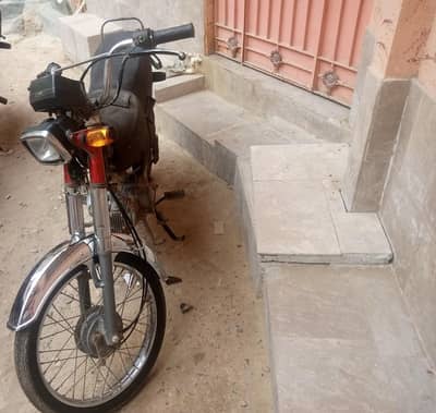 unique bike 2013 model bilku ok hai complete documents hai