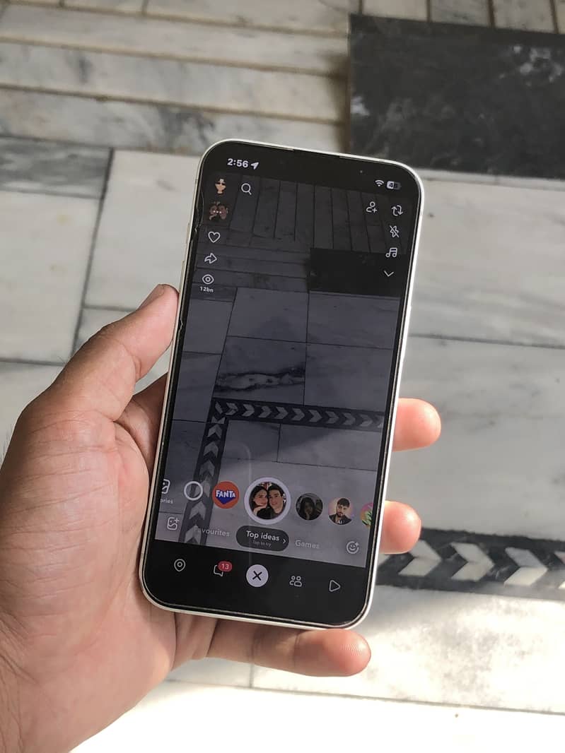 Apple iPhone 16e 1