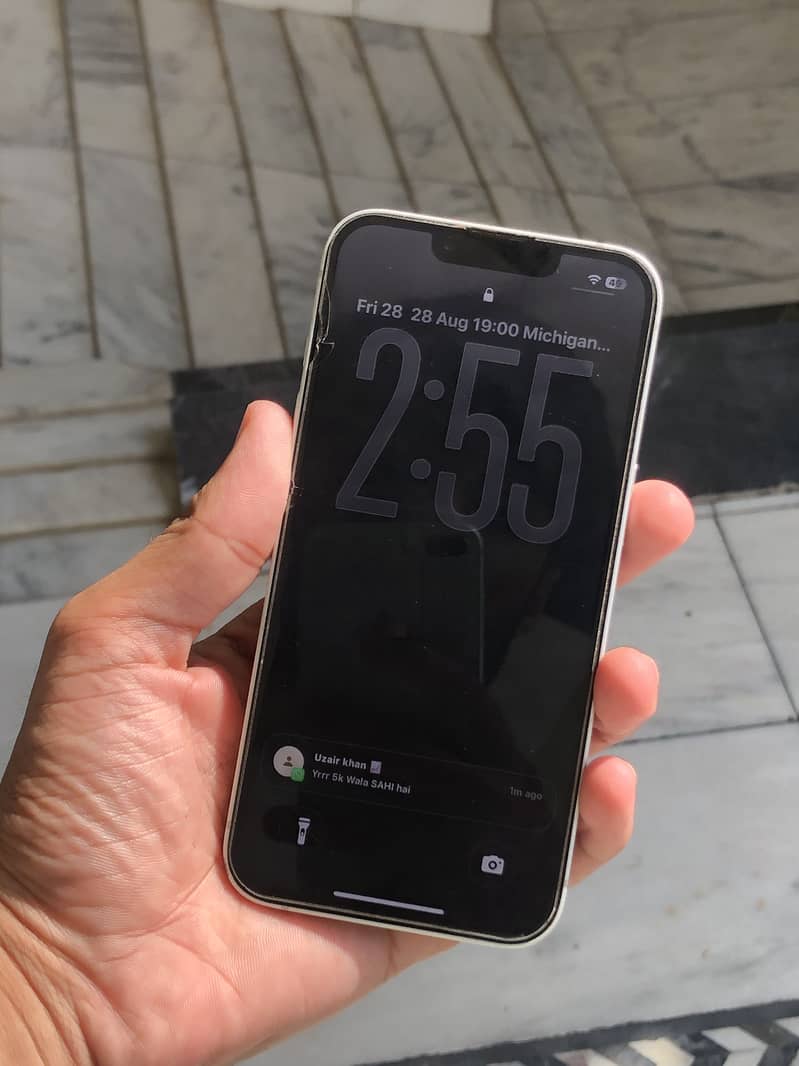 Apple iPhone 16e 6