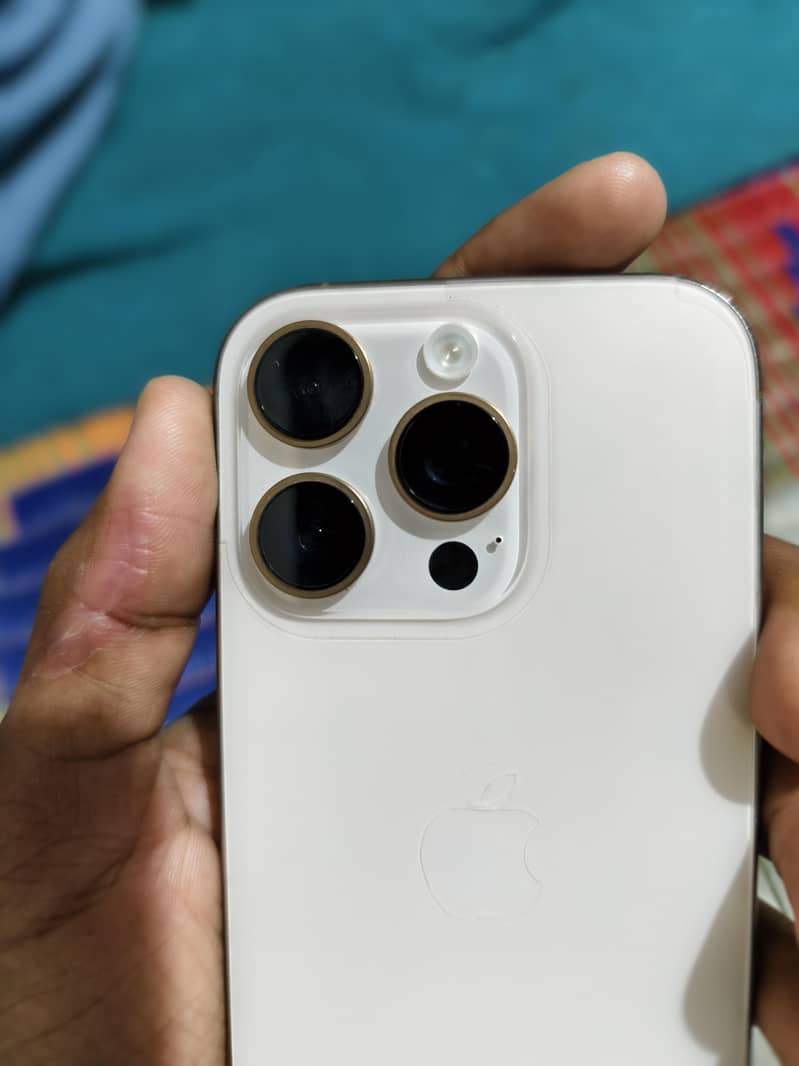 iPhone 16 pro jv 1