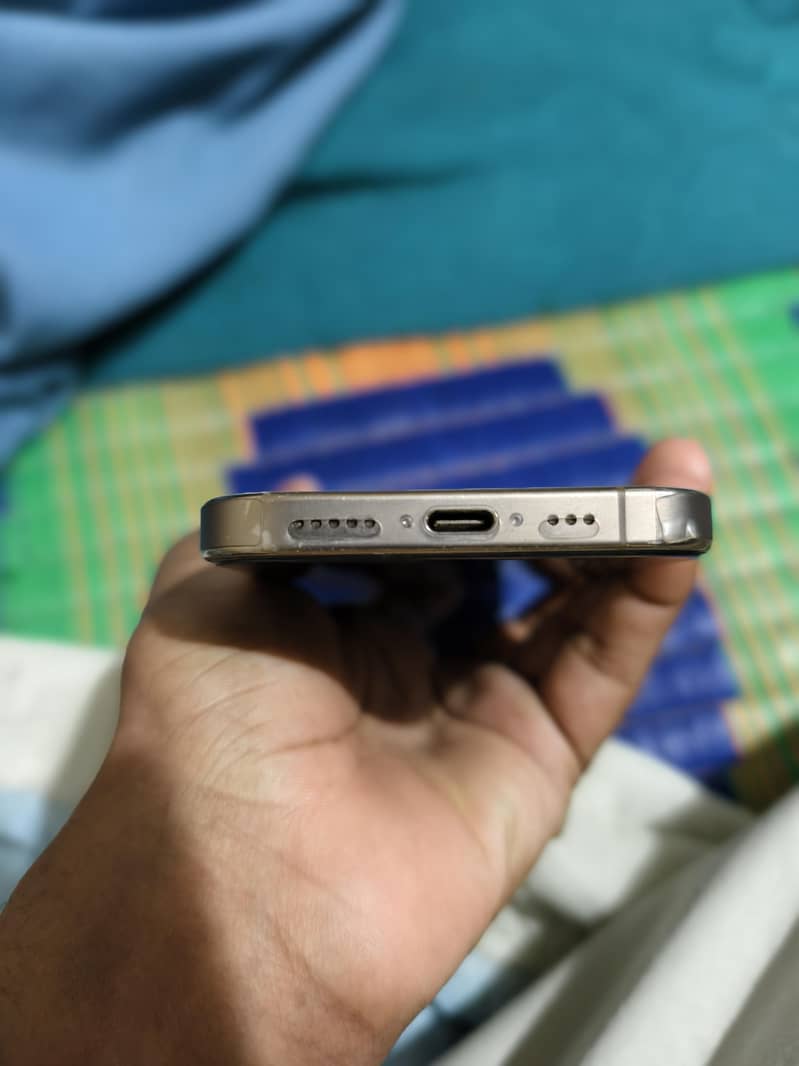 iPhone 16 pro jv 5