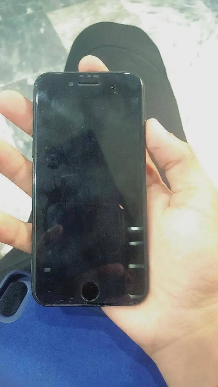 Apple iPhone 7 3