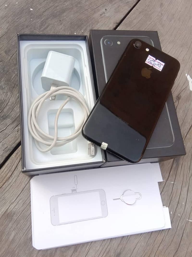 Apple iPhone 7 0