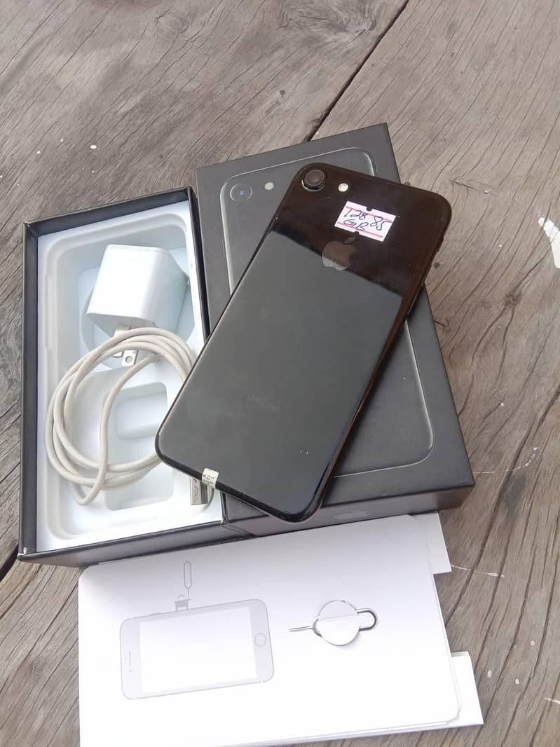 Apple iPhone 7 2