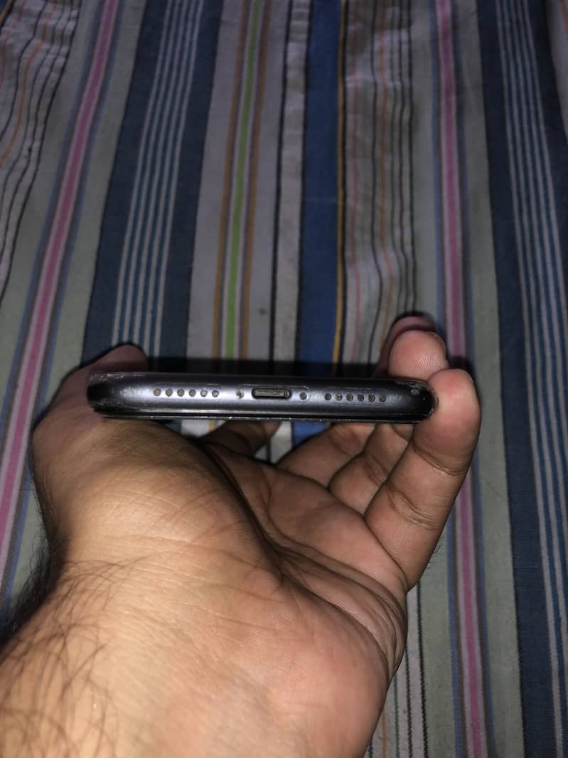 Apple iPhone 11 3