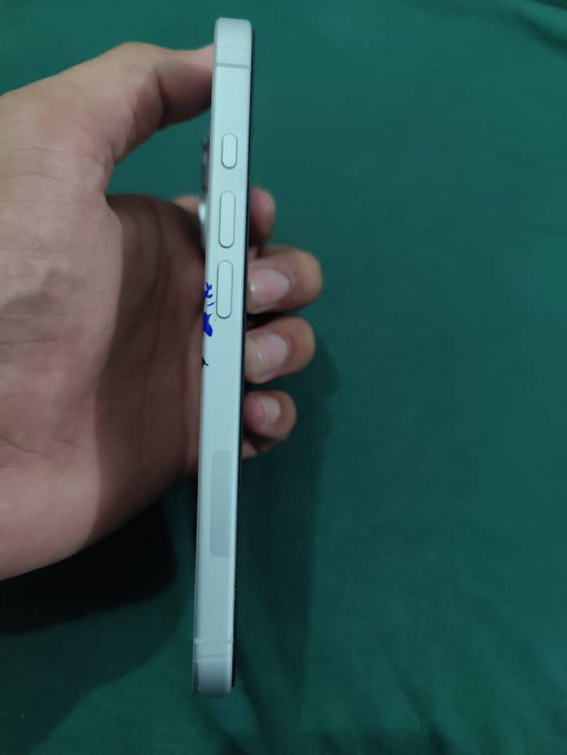 Apple iPhone 16 1