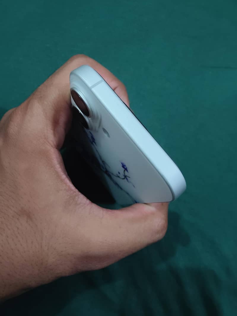Apple iPhone 16 2