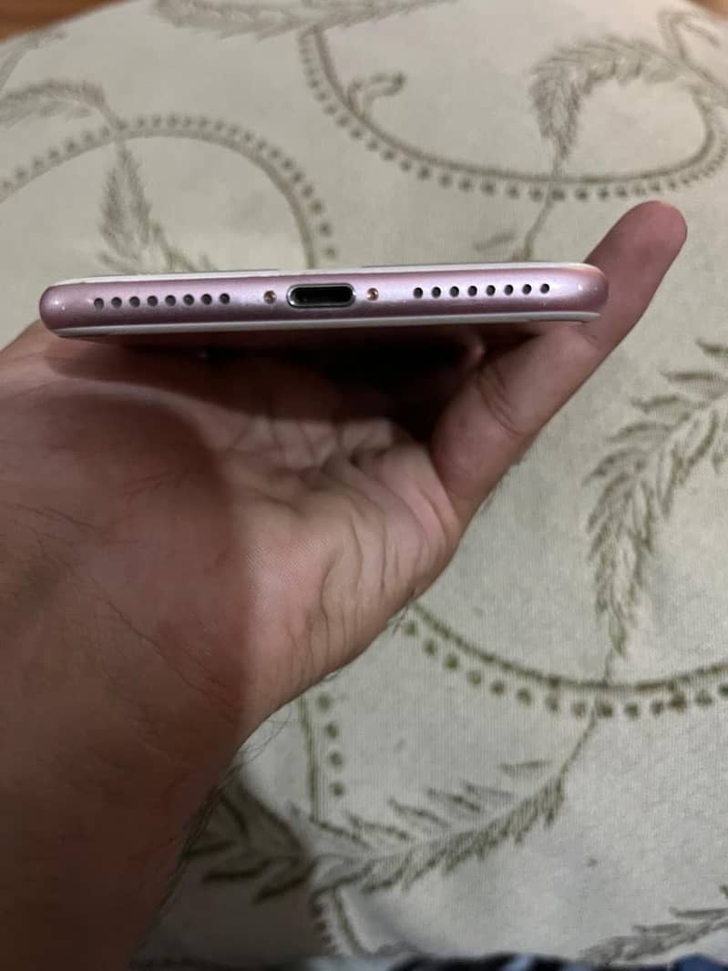 Apple iPhone 7 Plus 2