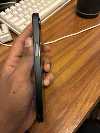 Apple iPhone 16e