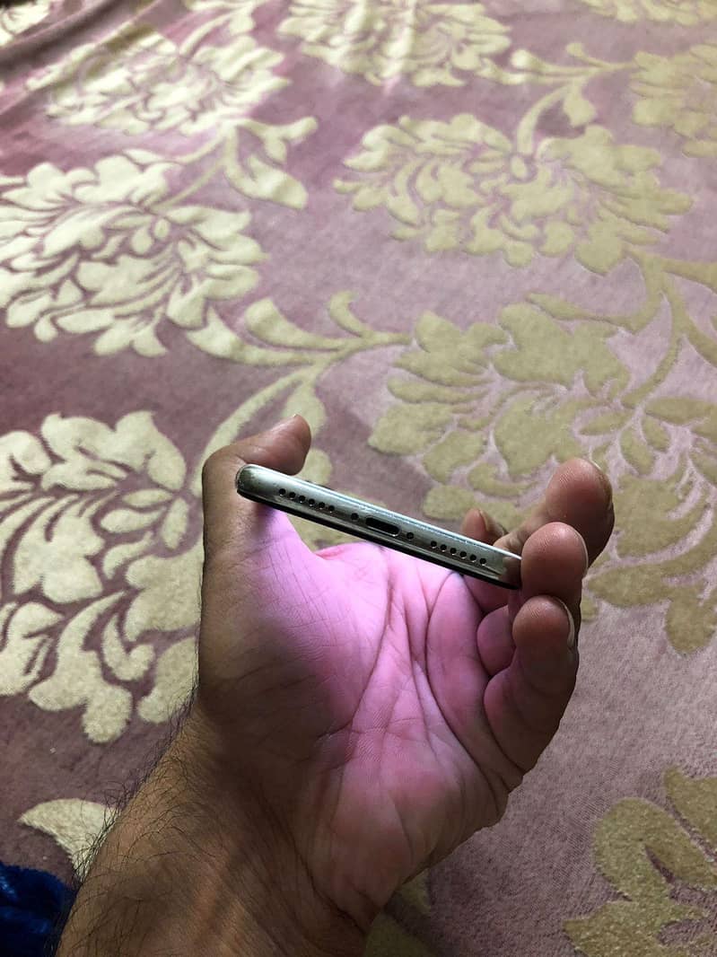 Apple iPhone X 4