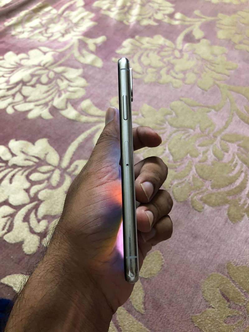 Apple iPhone X 5