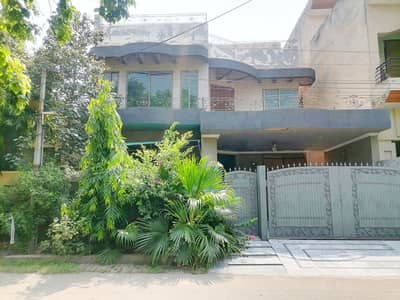 Prime Location In Johar Town Phase 1 - Block E 12 Marla House For rent
