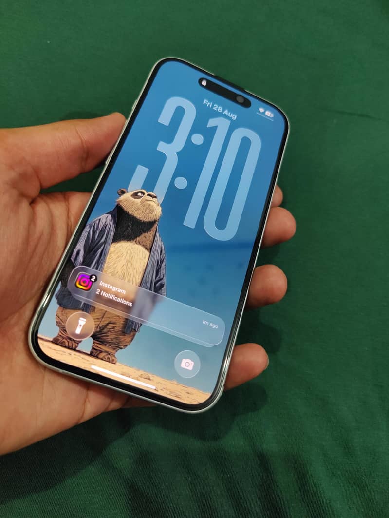 Apple iPhone 16 3