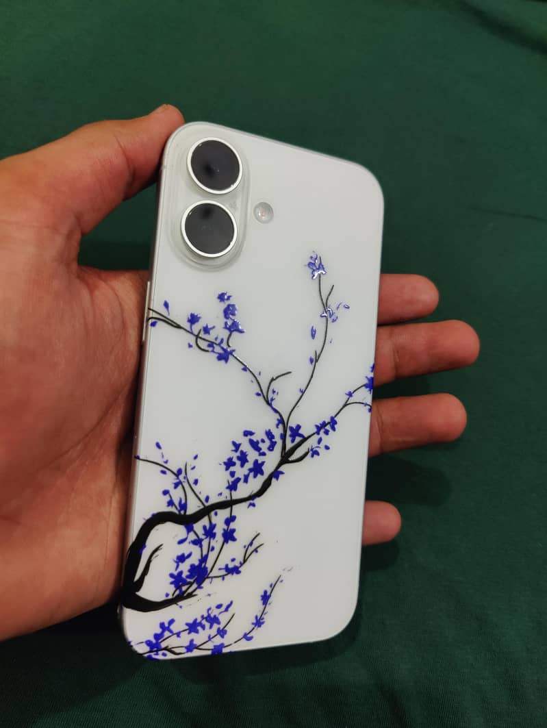 Apple iPhone 16 4