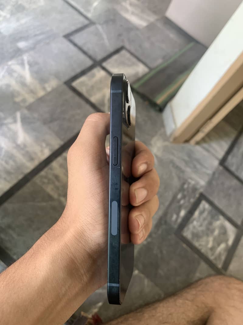 Apple iPhone 13 0