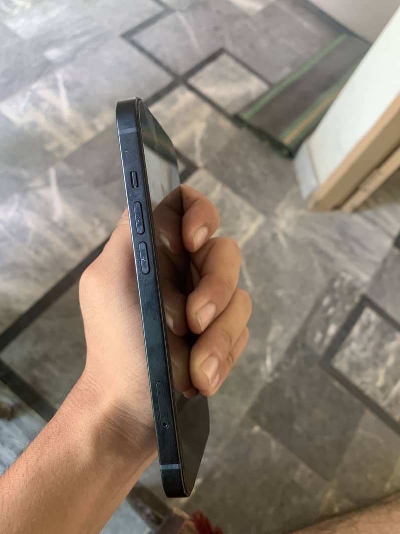 Apple iPhone 13 2