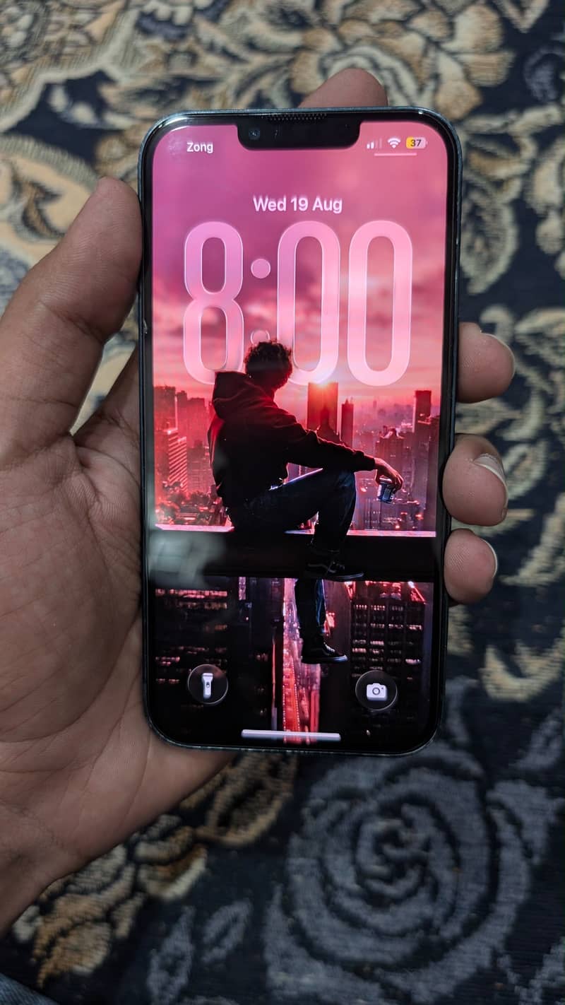 iPhone 13 0