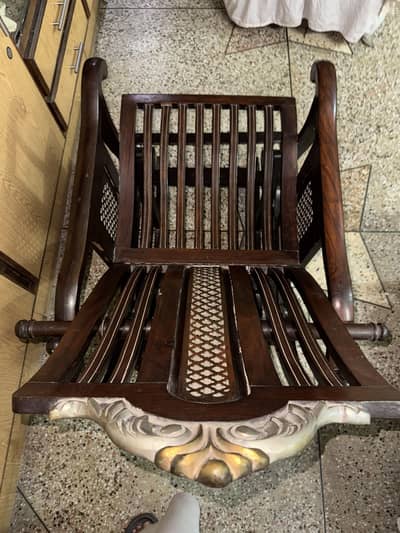 Premium Wooden Rocking Chair – Excellent Condition