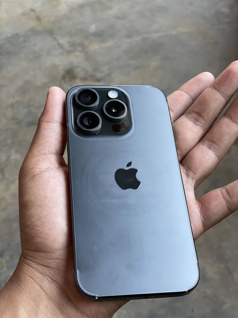 Apple iPhone 15 Pro 3