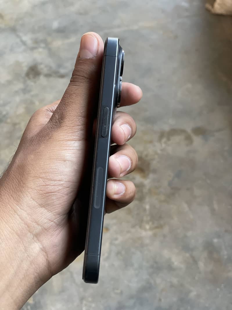Apple iPhone 15 Pro 6
