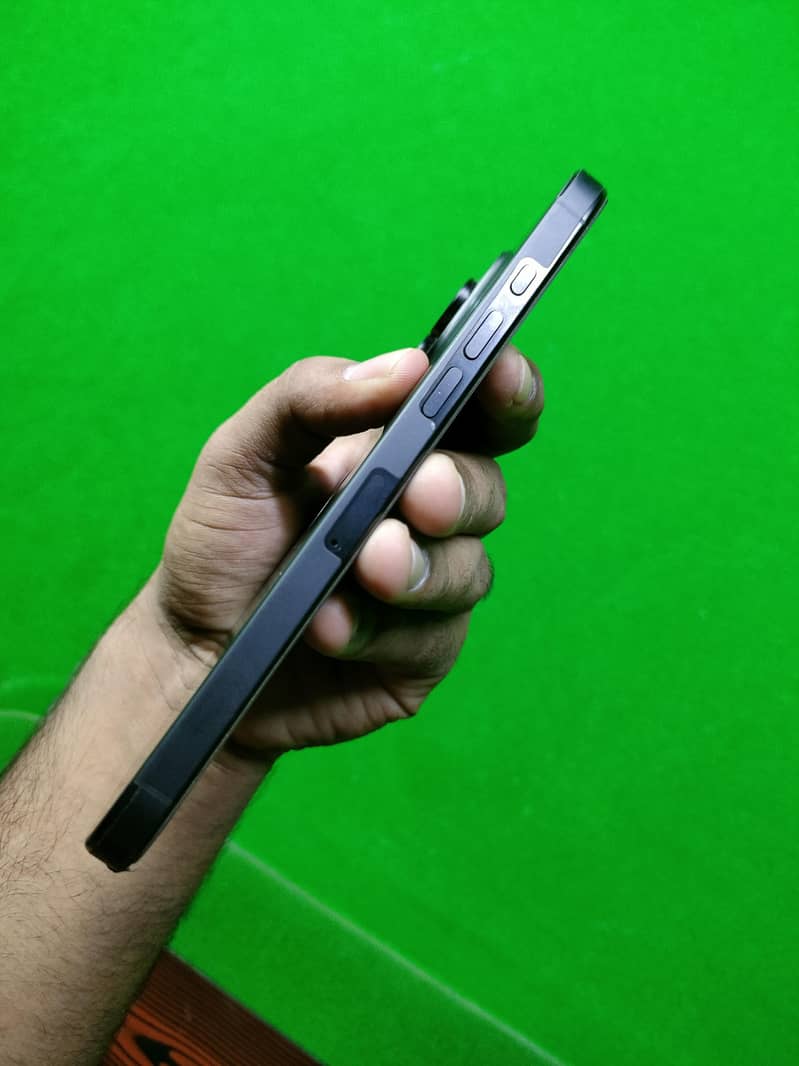 Iphone 16 pro max 4