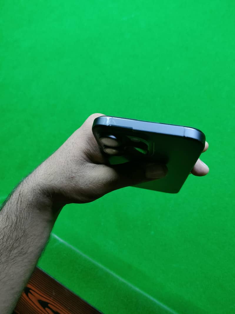 Iphone 16 pro max 5