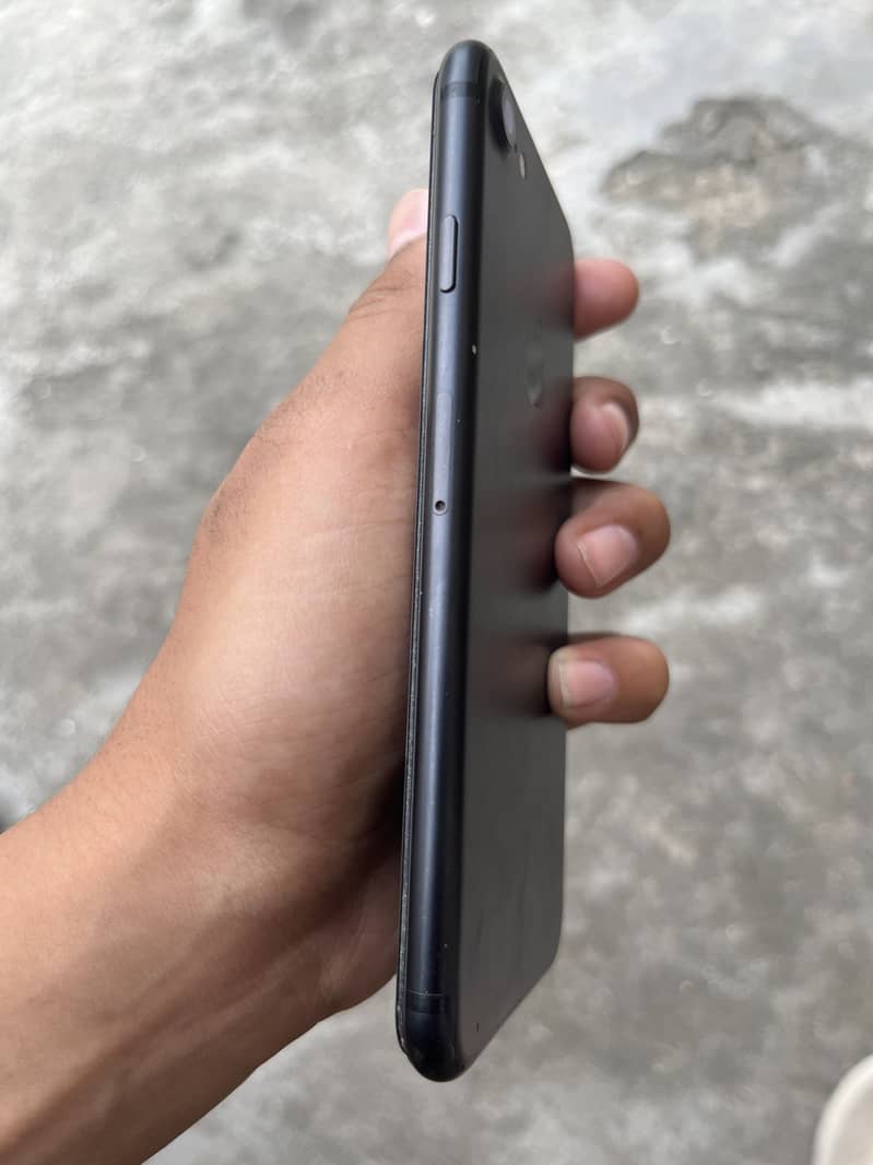 Apple iPhone 7 2