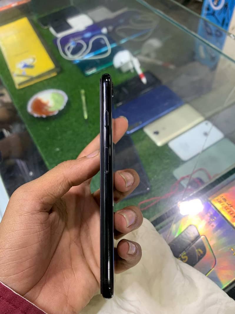 Apple iPhone 7 2