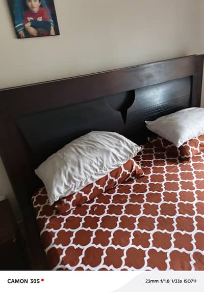 bed set with side table and dressing table