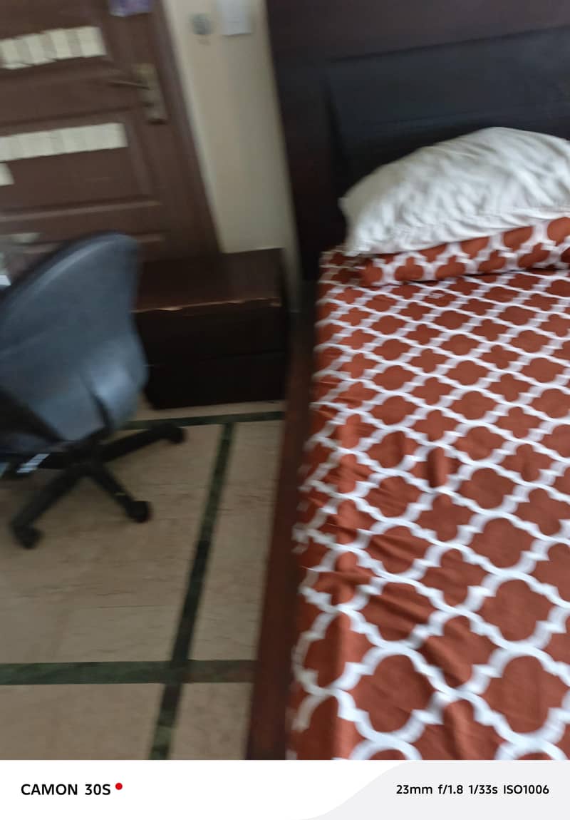 bed set with side table and dressing table 3