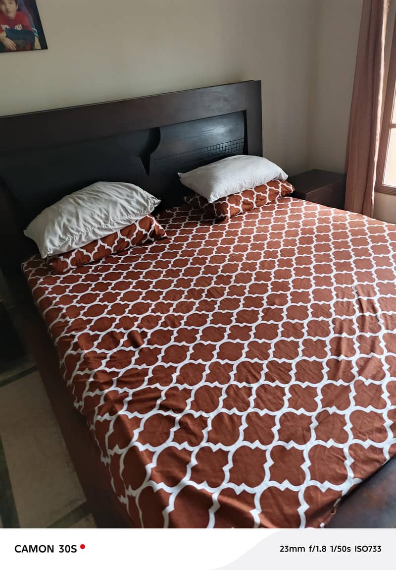 bed set with side table and dressing table 4