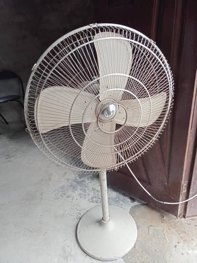 Pedestal Fan for Sale.
