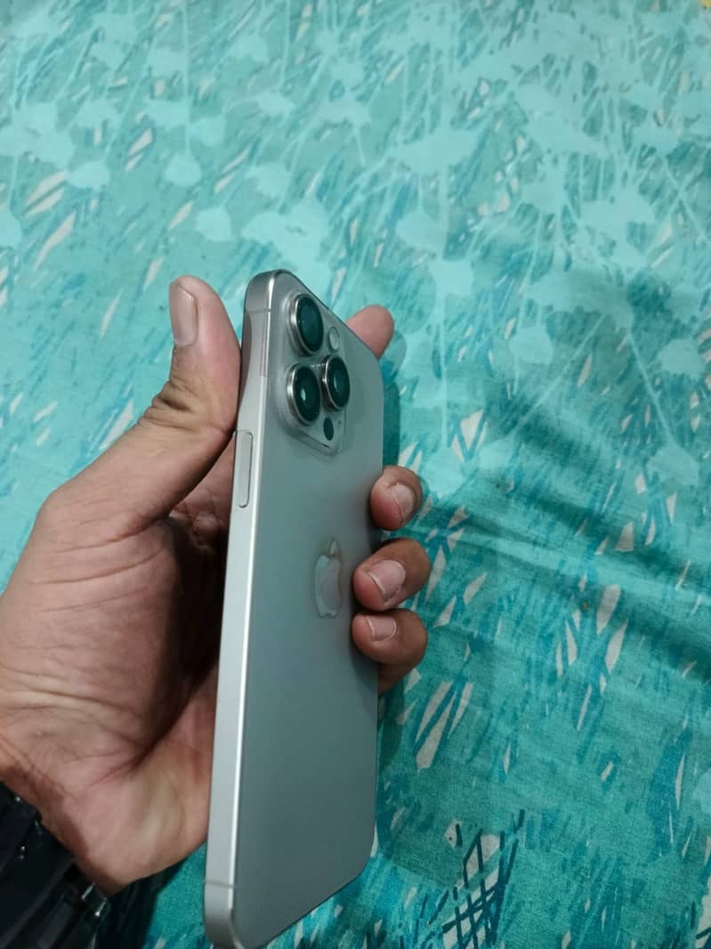 iPhone 15 Pro Max 0