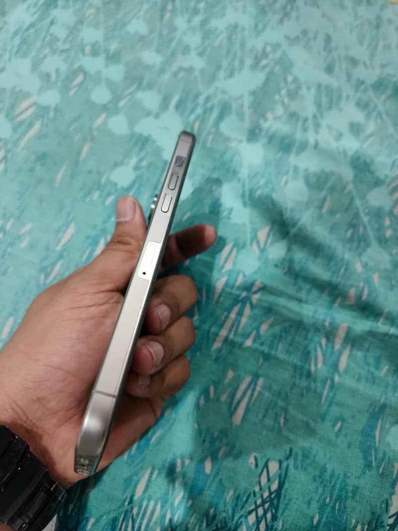 iPhone 15 Pro Max 1