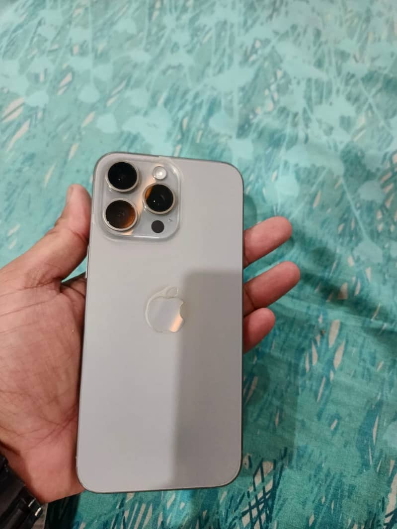 iPhone 15 Pro Max 3