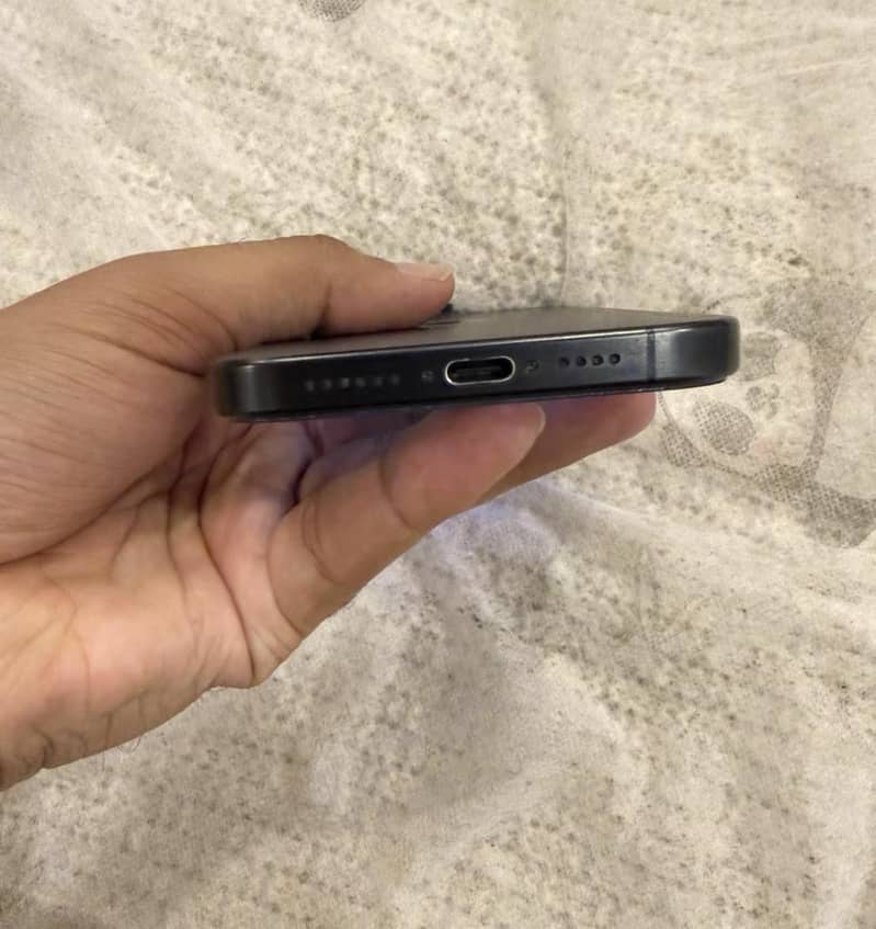 Apple iPhone 15 Pro Max 6