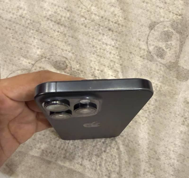 Apple iPhone 15 Pro Max 8