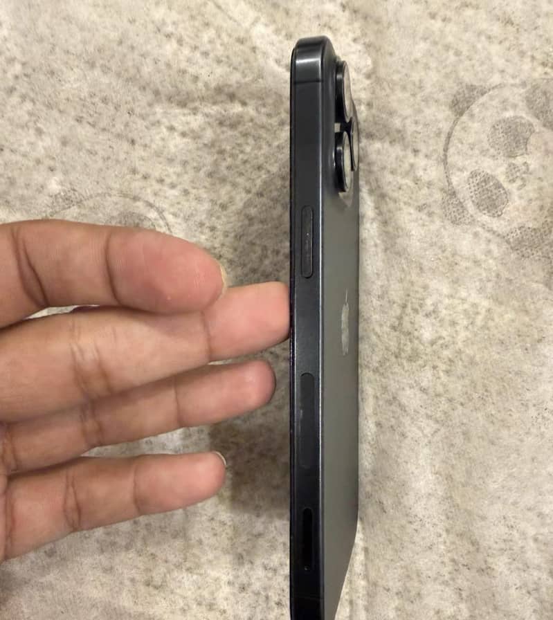 Apple iPhone 15 Pro Max 9