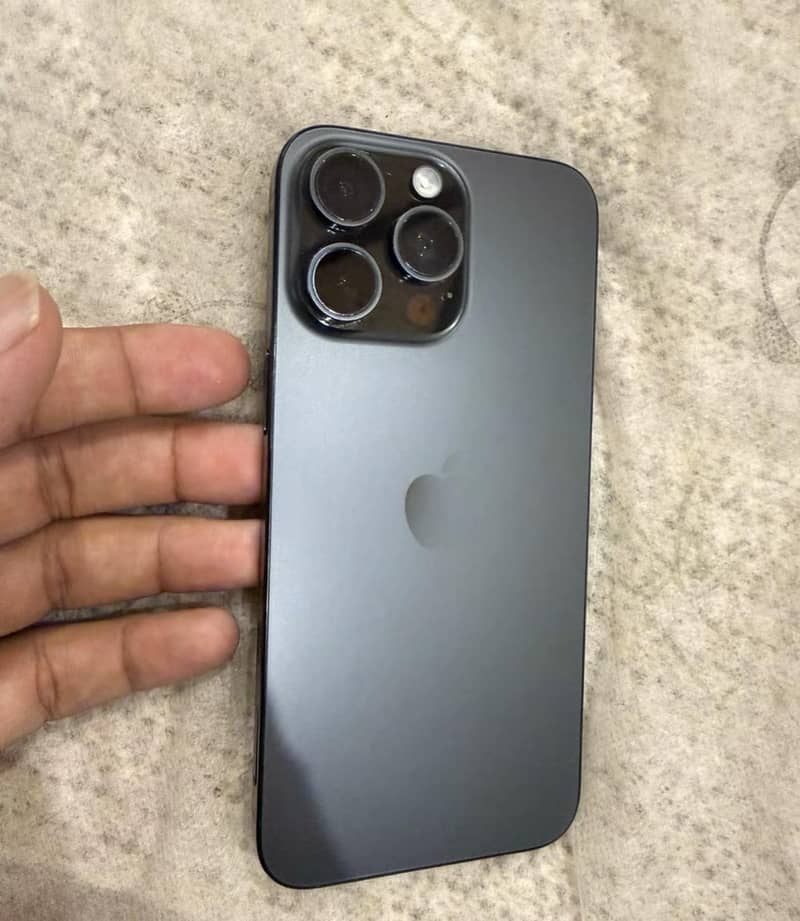 Apple iPhone 15 Pro Max 10