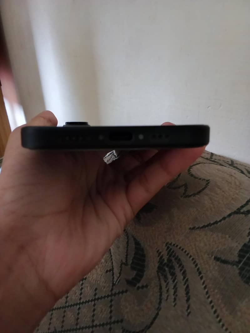 Apple iPhone 16 2