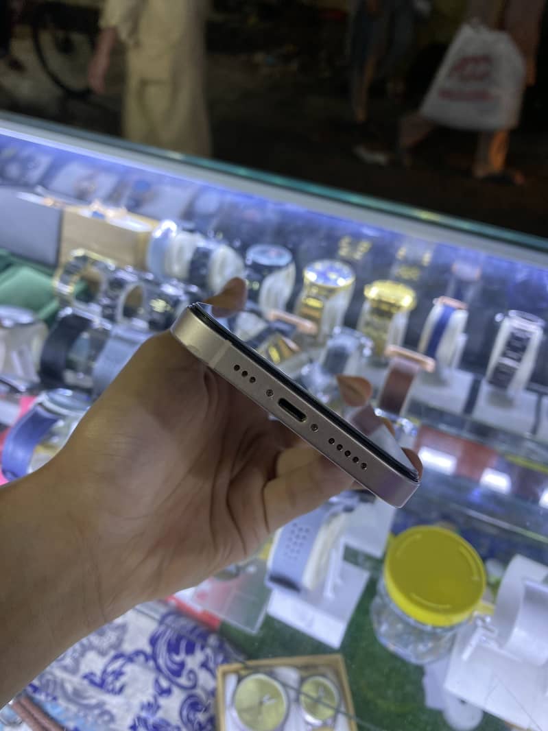 Apple iPhone 13 1