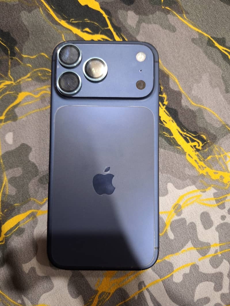 Apple iPhone 17 Pro Max 1