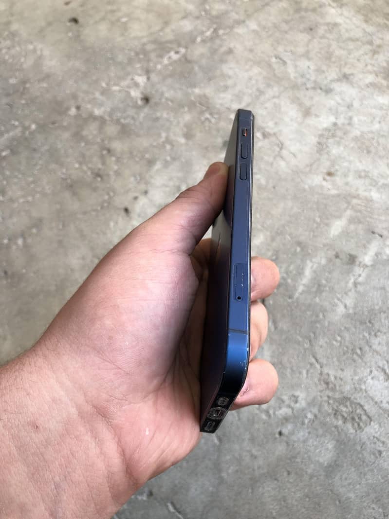 Apple iPhone 12 3