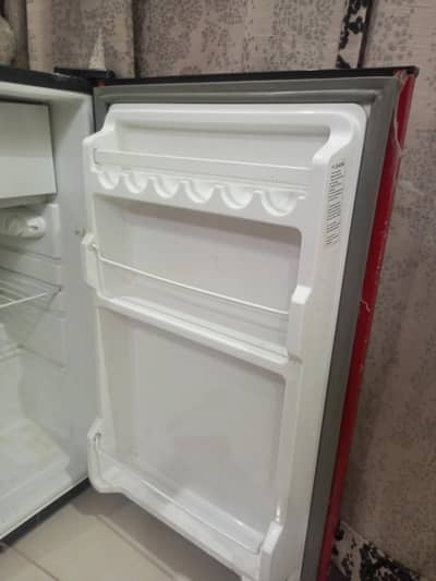 carefully used dawlance fridge on good comdition.