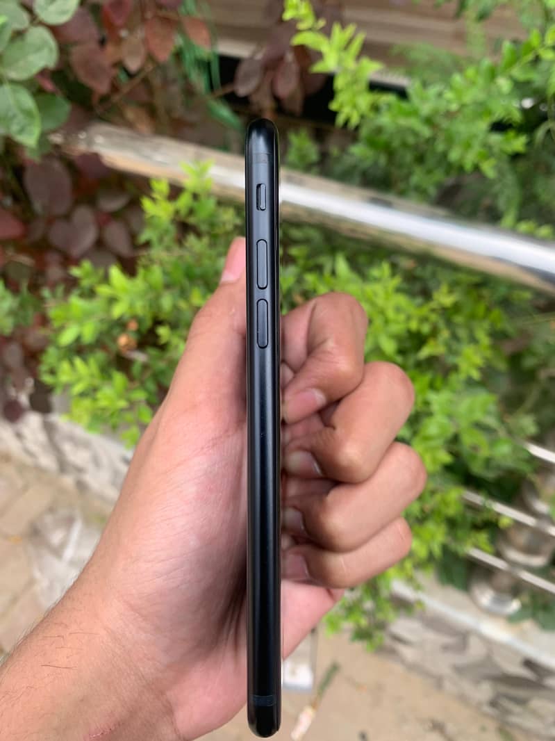 IPhone SE 3rd 6