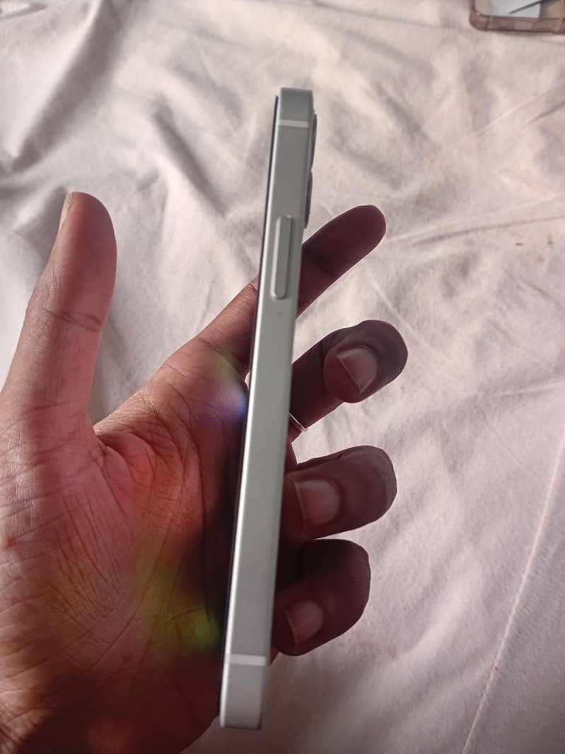 Apple iPhone 12 mini 0