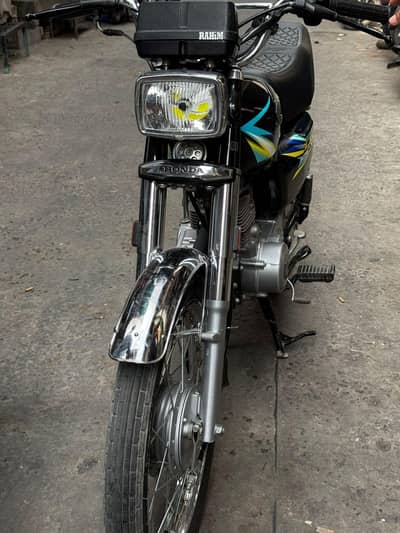 Bilkul saf bike hay new condition hay 2month use hay